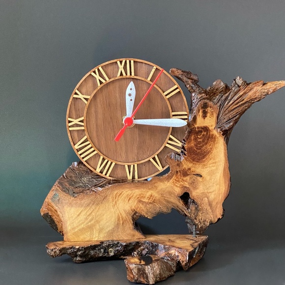 THE REINDEER Walnut Root Wood Table Clock With Gilded Gold Leaves Roman Numerals - Picture 7 of 10